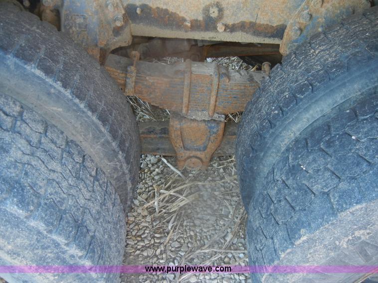 image for item D4573 1989 Ford L8000 dump truck