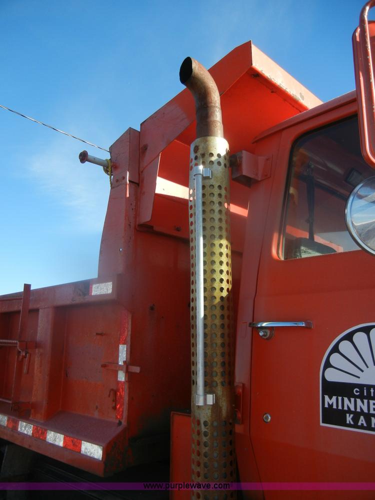 image for item D4573 1989 Ford L8000 dump truck