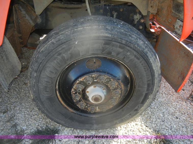 image for item D4573 1989 Ford L8000 dump truck