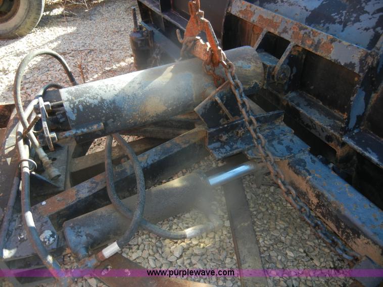 image for item D4573 1989 Ford L8000 dump truck