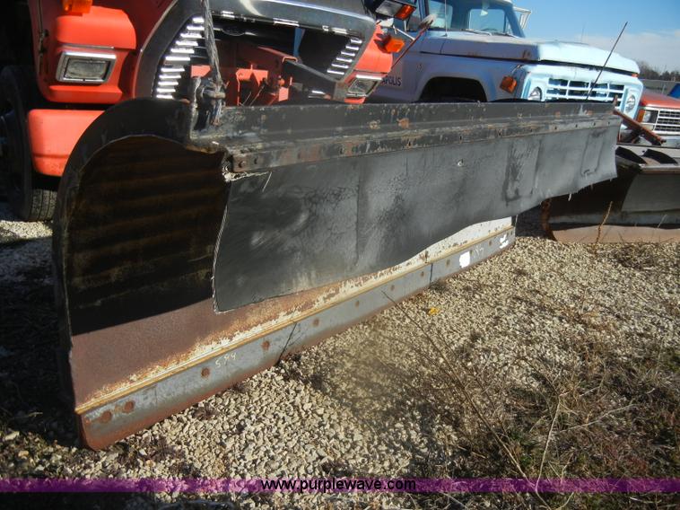 image for item D4573 1989 Ford L8000 dump truck