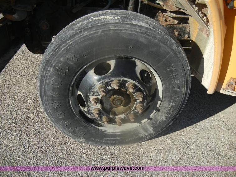 image for item D4584 1999 Chevrolet Blue Bird school bus