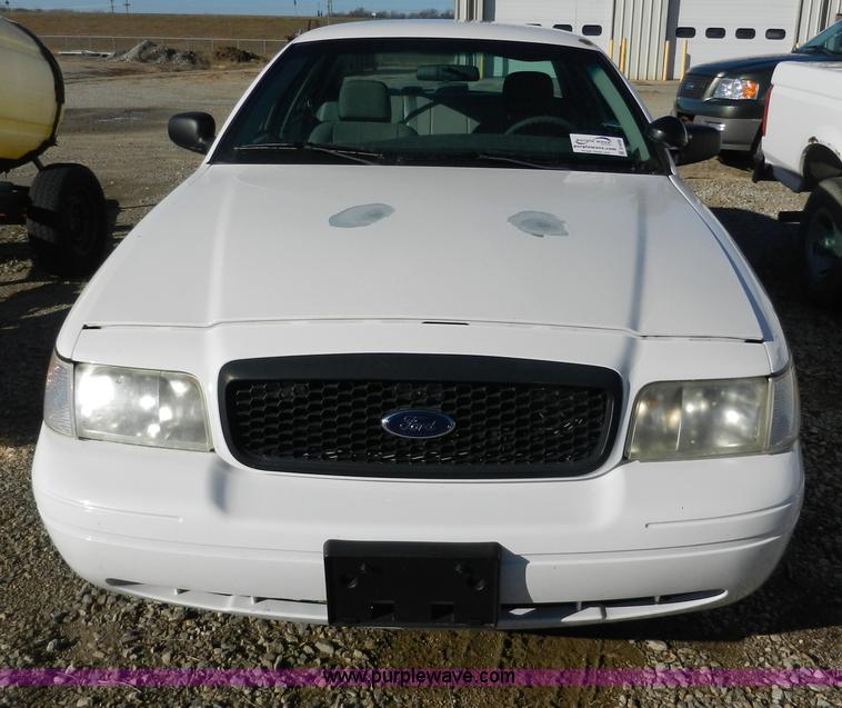 image for item D4589 2003 Ford Crown Victoria Police Interceptor