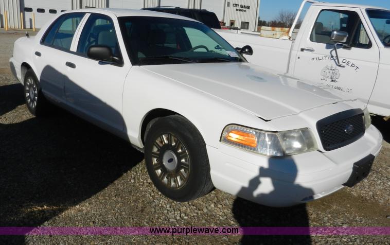 image for item D4589 2003 Ford Crown Victoria Police Interceptor