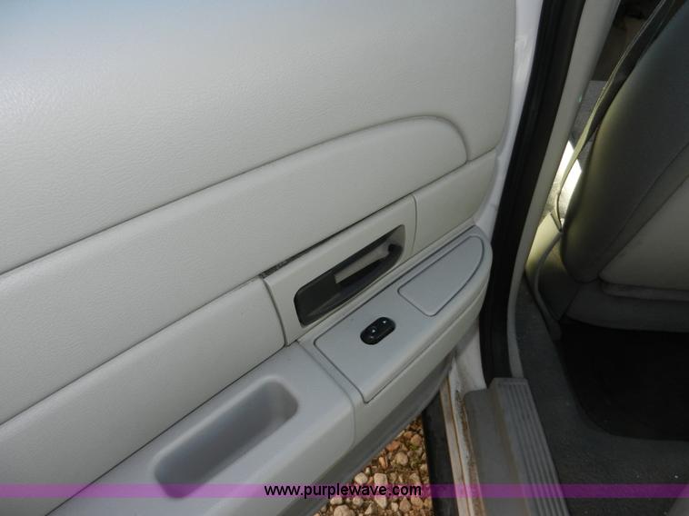 image for item D4589 2003 Ford Crown Victoria Police Interceptor