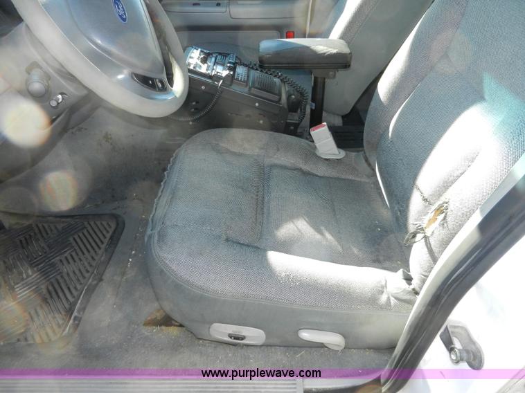 image for item D4589 2003 Ford Crown Victoria Police Interceptor