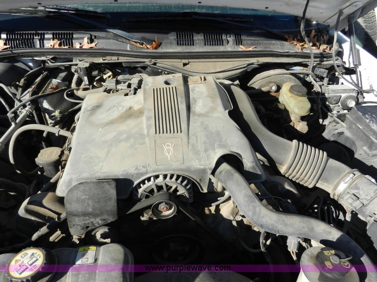 image for item D4589 2003 Ford Crown Victoria Police Interceptor