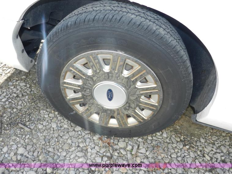 image for item D4589 2003 Ford Crown Victoria Police Interceptor