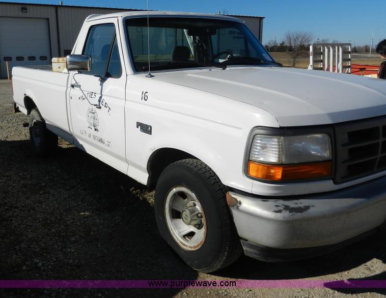 image for item D4591 1995 Ford F150 XL pickup truck