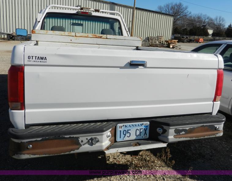 image for item D4591 1995 Ford F150 XL pickup truck