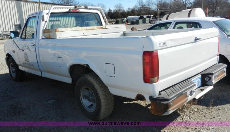 image for item D4591 1995 Ford F150 XL pickup truck