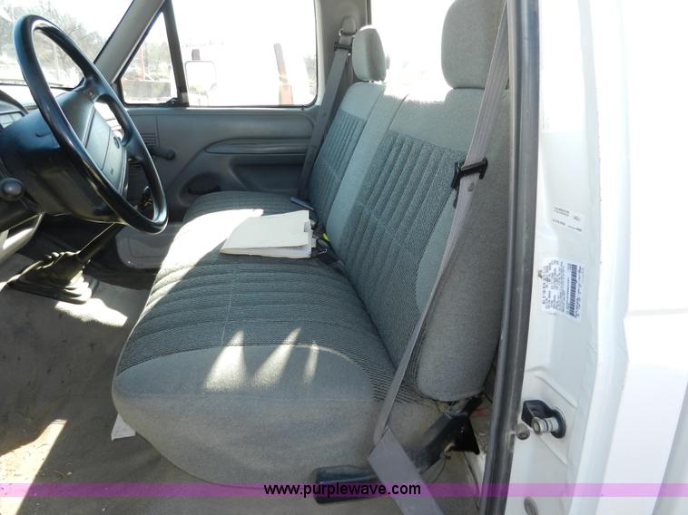 image for item D4591 1995 Ford F150 XL pickup truck