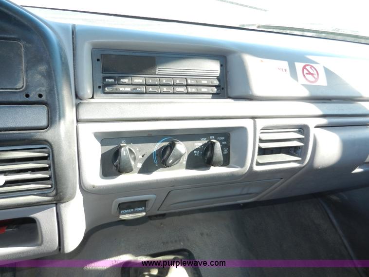 image for item D4591 1995 Ford F150 XL pickup truck