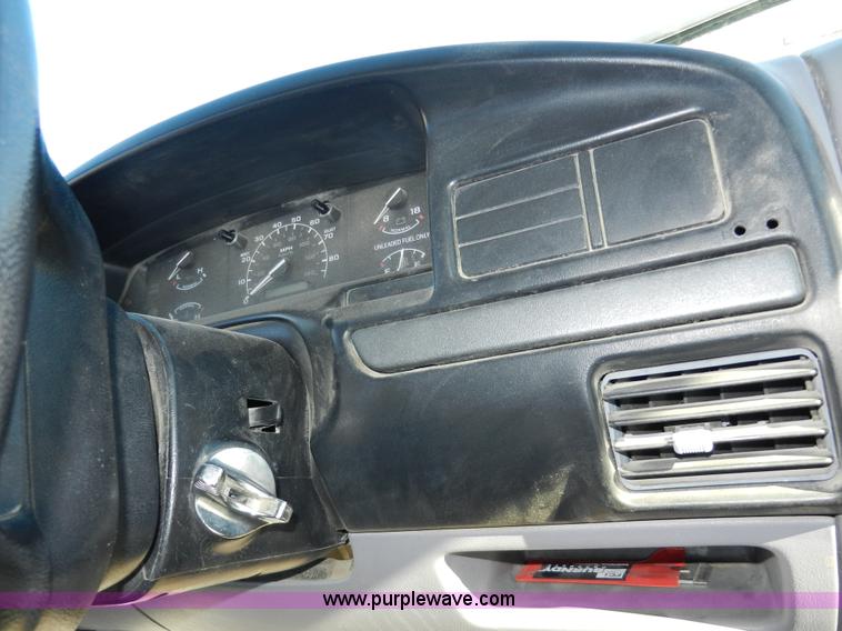 image for item D4591 1995 Ford F150 XL pickup truck