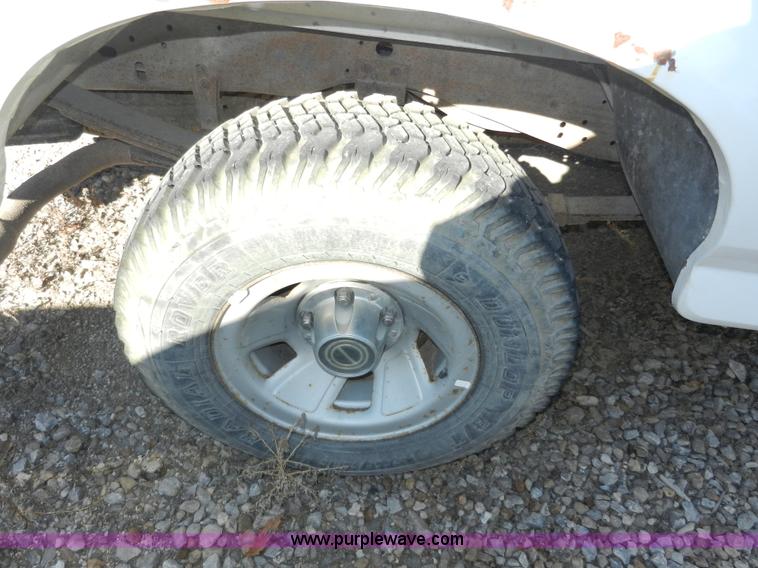 image for item D4591 1995 Ford F150 XL pickup truck