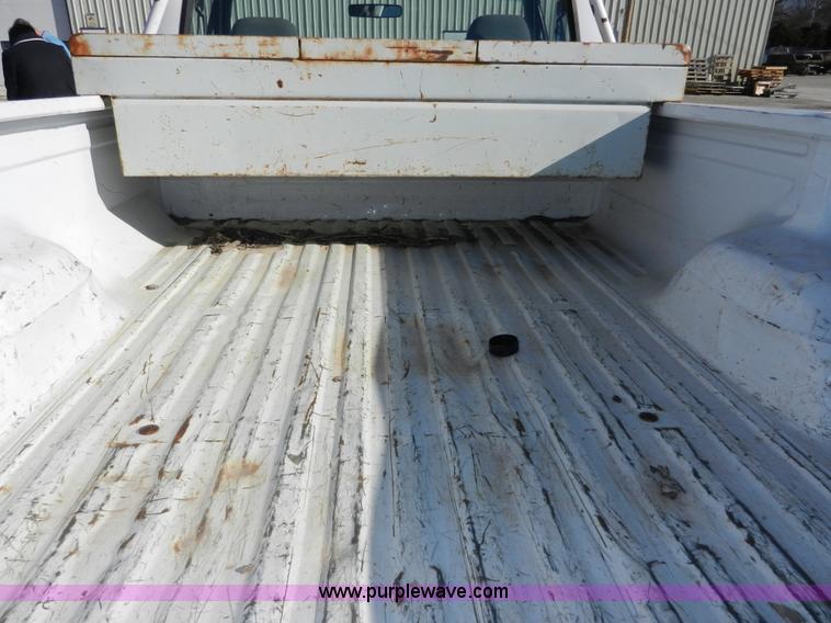 image for item D4591 1995 Ford F150 XL pickup truck