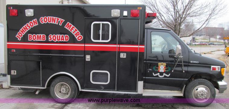 image for item D7045 1992 Ford Econoline E350 ambulance