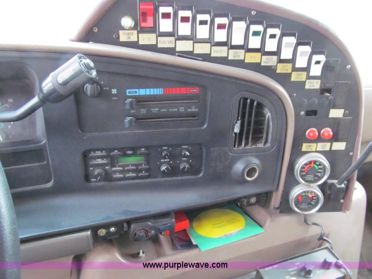 image for item D7045 1992 Ford Econoline E350 ambulance