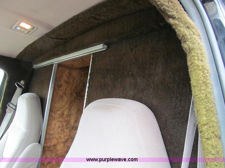 image for item D7045 1992 Ford Econoline E350 ambulance