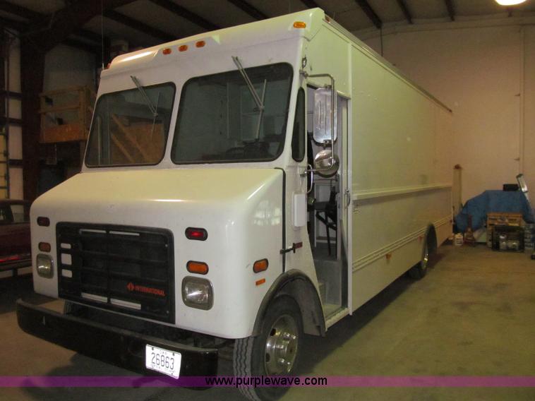 image for item D7046 1987 International Metro II box truck