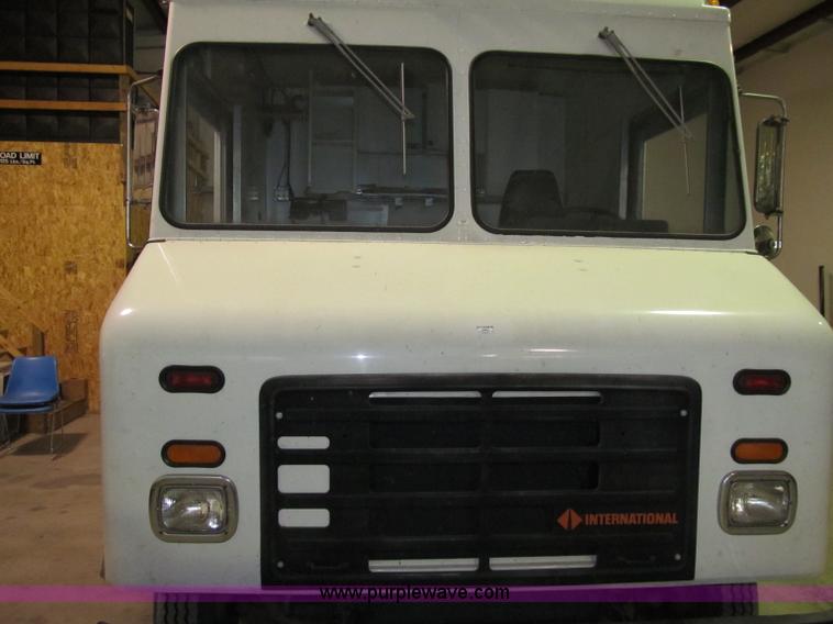 image for item D7046 1987 International Metro II box truck