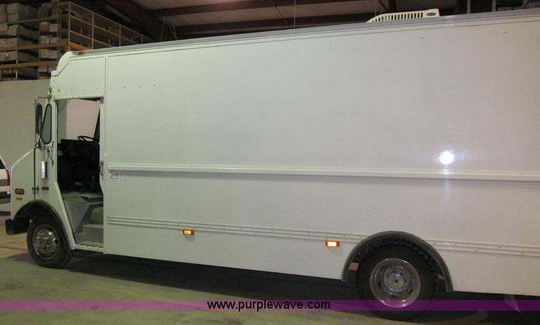 image for item D7046 1987 International Metro II box truck