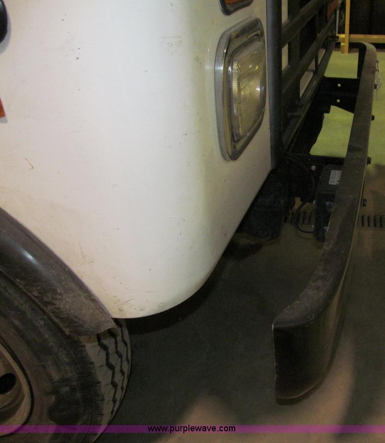 image for item D7046 1987 International Metro II box truck