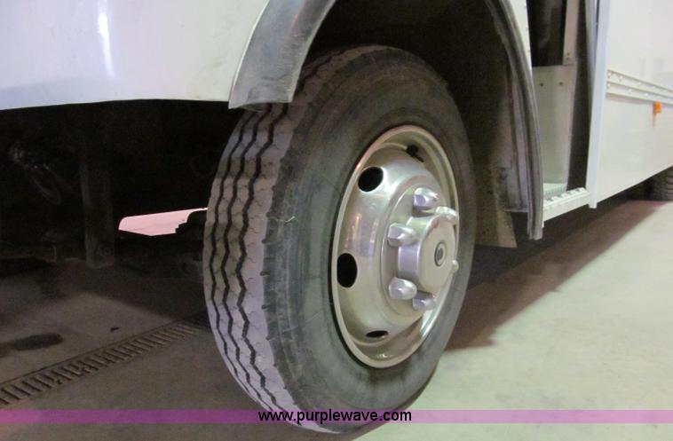 image for item D7046 1987 International Metro II box truck