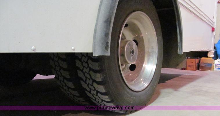 image for item D7046 1987 International Metro II box truck