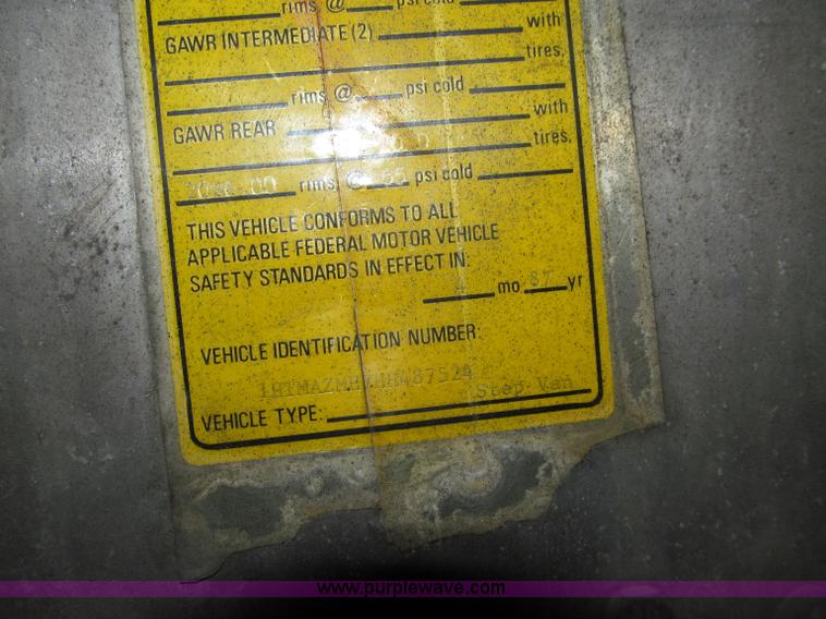 image for item D7046 1987 International Metro II box truck