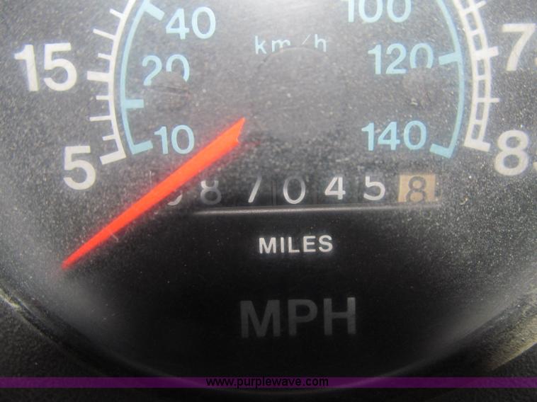 image for item D7046 1987 International Metro II box truck