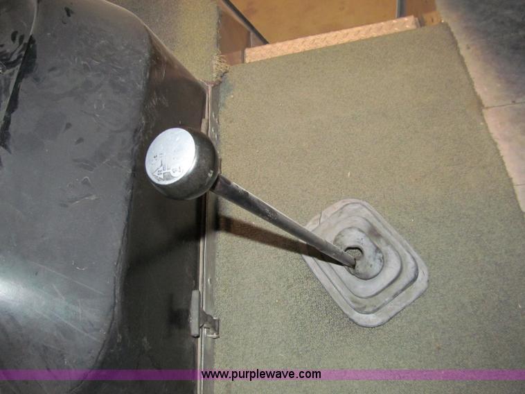 image for item D7046 1987 International Metro II box truck