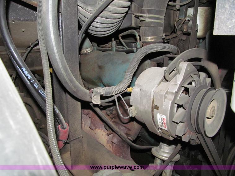 image for item D7046 1987 International Metro II box truck