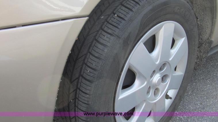 image for item E3640 2001 Ford Taurus LX