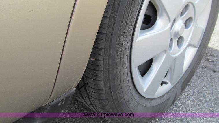 image for item E3640 2001 Ford Taurus LX