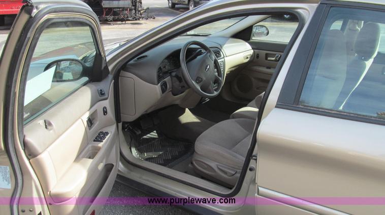 image for item E3640 2001 Ford Taurus LX