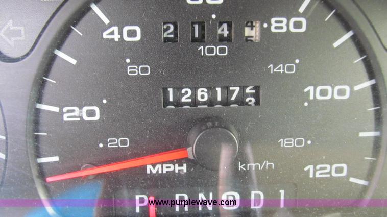 image for item E3640 2001 Ford Taurus LX