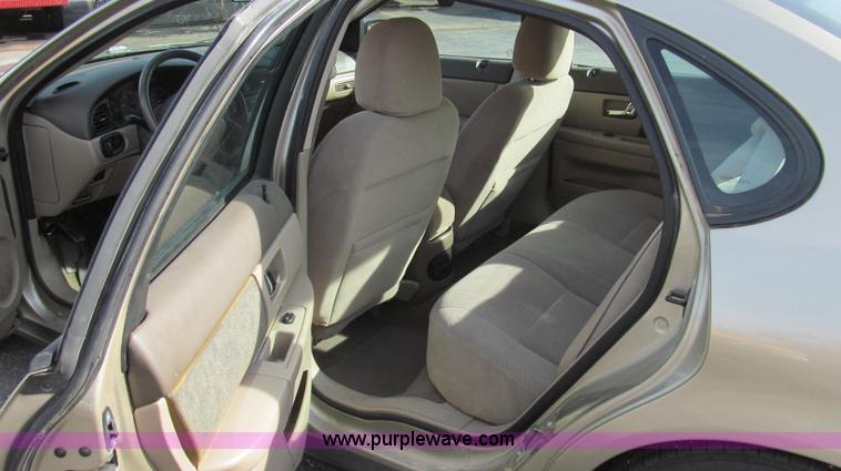 image for item E3640 2001 Ford Taurus LX