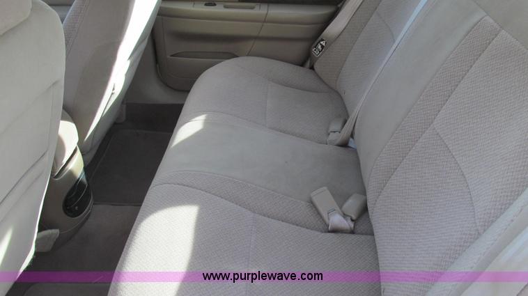 image for item E3640 2001 Ford Taurus LX