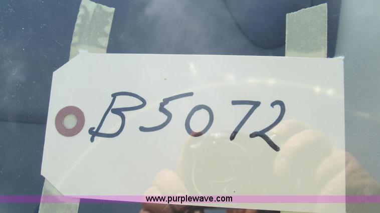 image for item E3640 2001 Ford Taurus LX