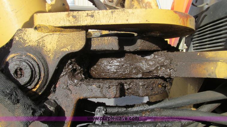image for item E3641 1999 New Holland 675E backhoe