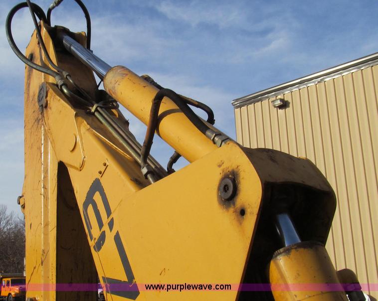 image for item E3641 1999 New Holland 675E backhoe
