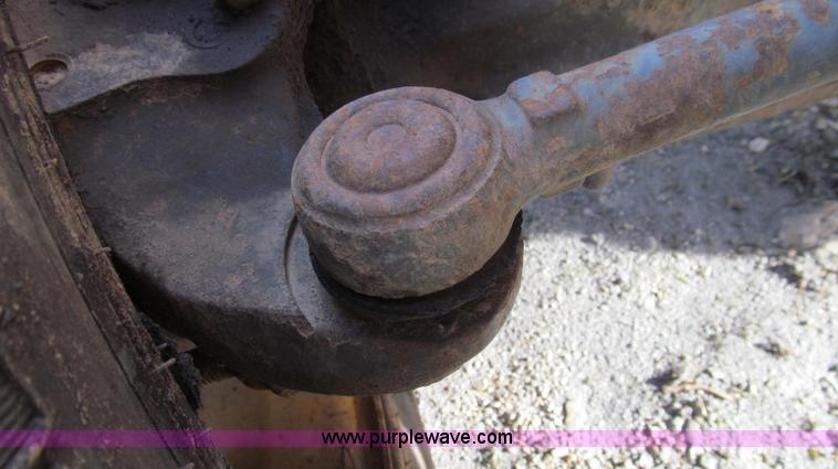 image for item E3641 1999 New Holland 675E backhoe