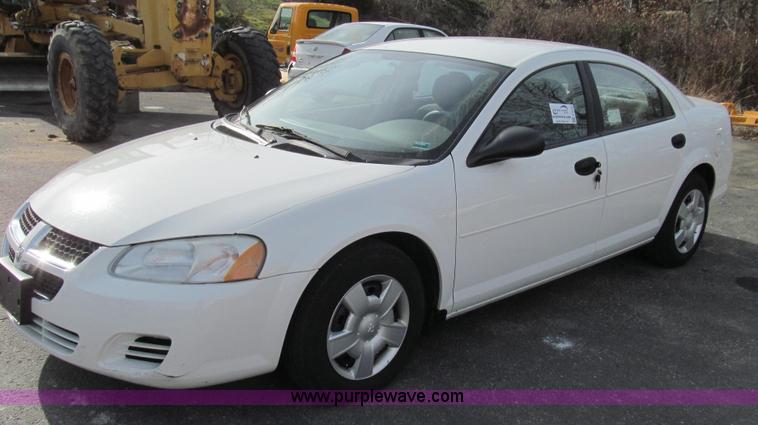 image for item E3642 2004 Dodge Stratus SE