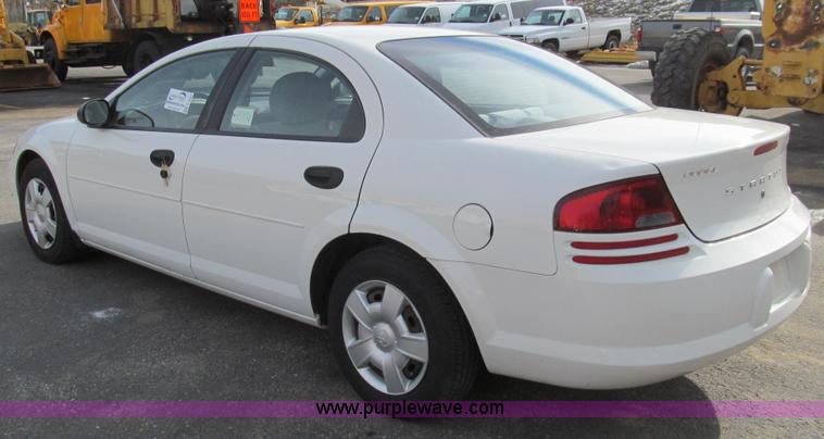 image for item E3642 2004 Dodge Stratus SE