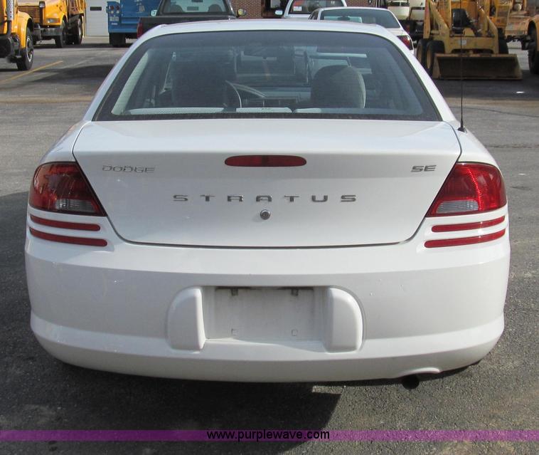 image for item E3642 2004 Dodge Stratus SE