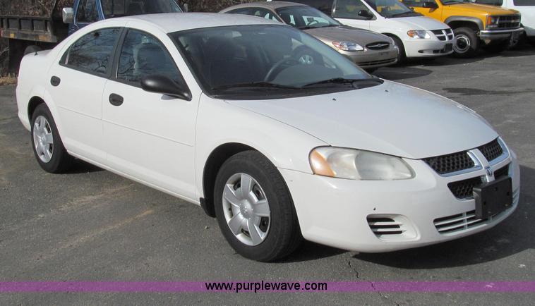 image for item E3642 2004 Dodge Stratus SE