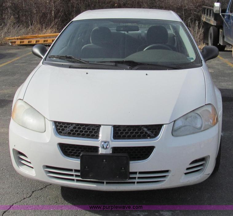 image for item E3642 2004 Dodge Stratus SE