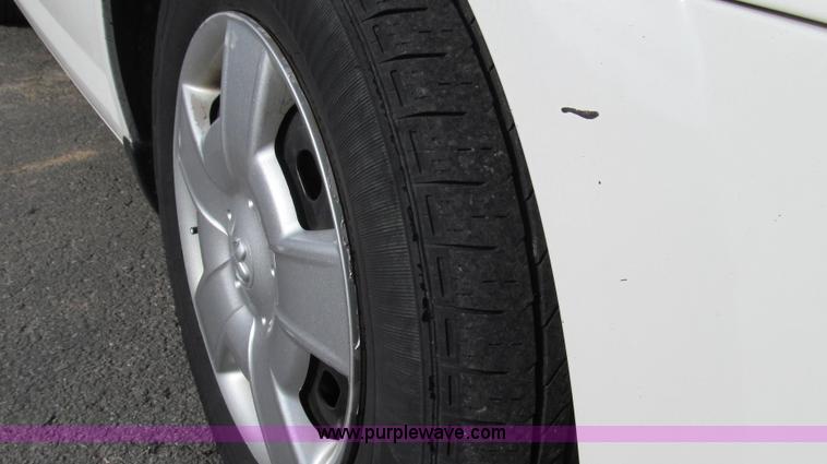 image for item E3642 2004 Dodge Stratus SE