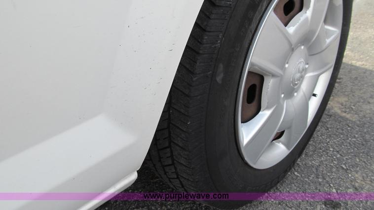 image for item E3642 2004 Dodge Stratus SE